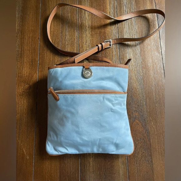 Michael Kors Kempton cross body bag - Picture 1 of 12
